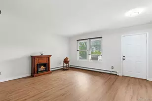 98 Constable Dr, Riverhead, NY 11901 - Photo 5
