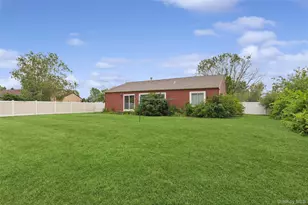 98 Constable Dr, Riverhead, NY 11901 - Photo 21