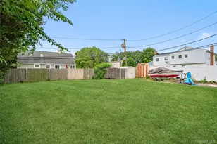 86 Cirrus Rd, Holbrook, NY 11741 - Photo 5