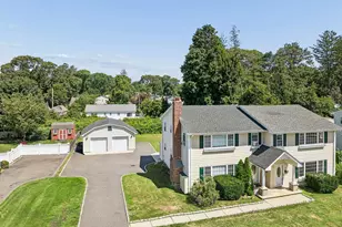 17 Parr Dr, Ronkonkoma, NY 11779 - Photo 3
