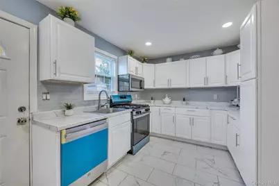 178 Warwick Road, Elmont, NY 11003 - Photo 3