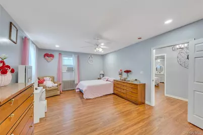 178 Warwick Road, Elmont, NY 11003 - Photo 11