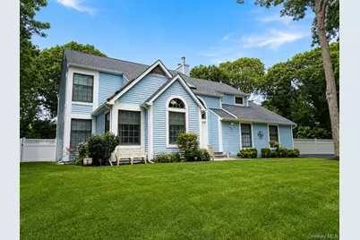 3 Woodhollow Court, Medford, NY 11763 - Photo 1
