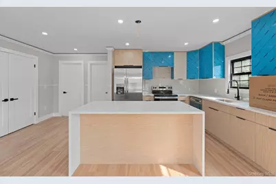 14027 247th Street, Rosedale, NY 11422 - Photo 5
