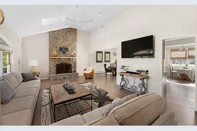 10 7th Street, East Hampton, NY 11937 - Photo 7