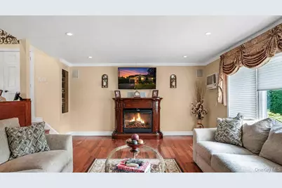 135 Southern Parkway, Plainview, NY 11803 - Photo 7