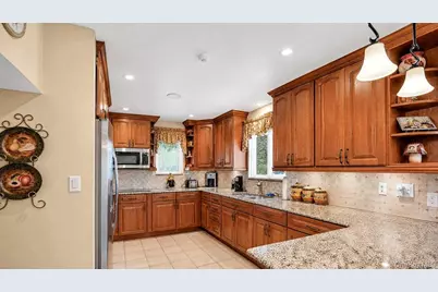 135 Southern Parkway, Plainview, NY 11803 - Photo 9