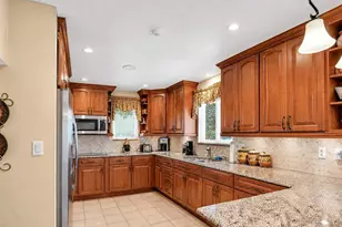135 Southern Pkwy, Plainview, NY 11803 - Photo 9