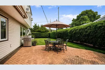 135 Southern Parkway, Plainview, NY 11803 - Photo 21