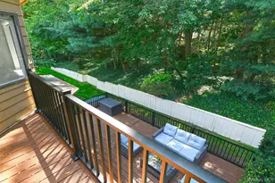 8 Whitman Ridge Dr, Melville, NY 11747 - Photo 23