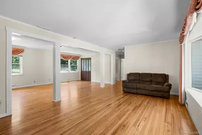 208 Woodhampton Drive, White Plains, NY 10603 - Photo 3
