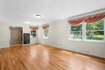 208 Woodhampton Drive, White Plains, NY 10603 - Photo 5