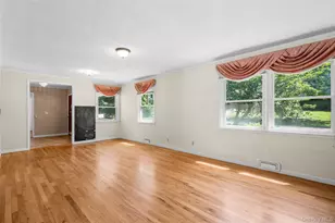 208 Wood Hampton Dr, White Plains, NY 10603 - Photo 5