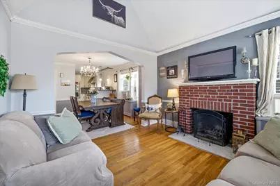 43 Devon Street, Malverne, NY 11565 - Photo 7