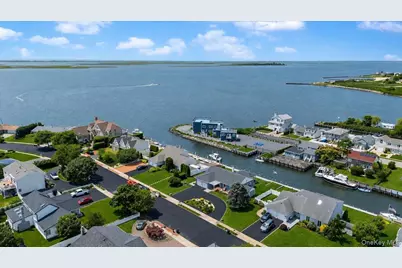 31 Shore Drive W, Copiague, NY 11726 - Photo 31