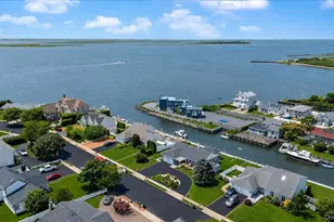 31 Shore Dr W, Copiague, NY 11726 - Photo 31
