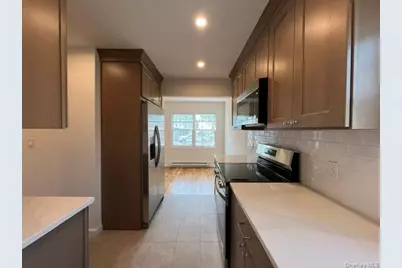 165 Manorhaven Boulevard #C, Port Washington, NY 11050 - Photo 9