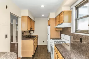 21-47 Utopia Pkwy, Whitestone, NY 11357 - Photo 7
