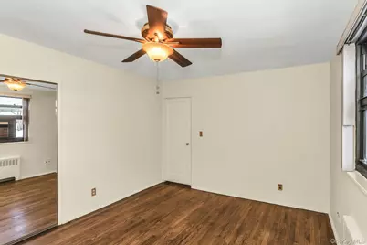 21-47 Utopia Parkway #2, Whitestone, NY 11357 - Photo 11