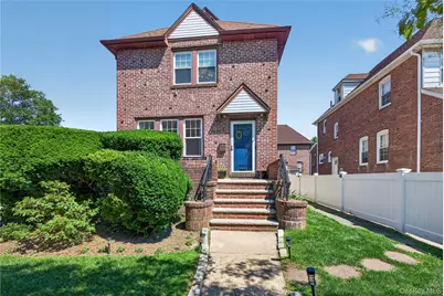 49 Bixley Heath, Lynbrook, NY 11563 - Photo 1