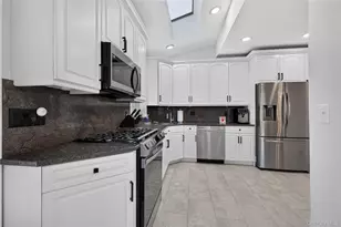 49 Bixley Heath, Lynbrook, NY 11563 - Photo 9