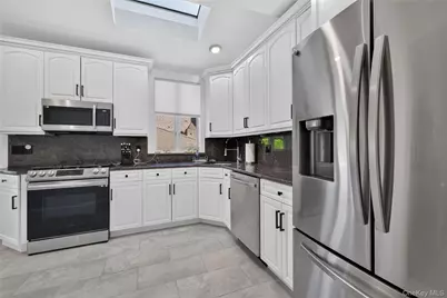 49 Bixley Heath, Lynbrook, NY 11563 - Photo 11