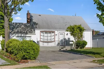 47 Cardinal Road, Levittown, NY 11756 - Photo 3