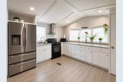 105 Oak View Highway #20, East Hampton, NY 11937 - Photo 3