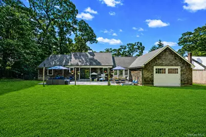 188 Hallock Street, Riverhead, NY 11901 - Photo 17