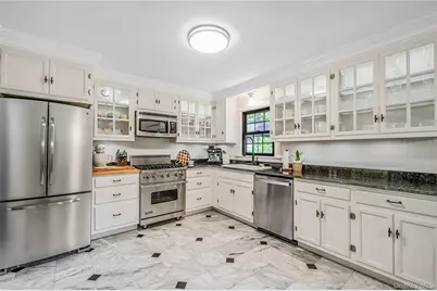 188 Hallock Street, Riverhead, NY 11901 - Photo 7