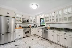 188 Hallock St, Riverhead, NY 11901 - Photo 7
