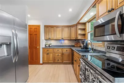 371 Hewlett Avenue, Patchogue, NY 11772 - Photo 5