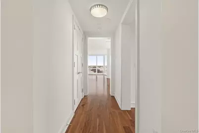 5 Renaissance #18E, White Plains, NY 10601 - Photo 3