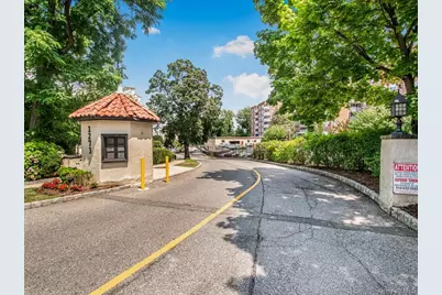 1273 North Avenue #2E, Entry 7, New Rochelle, NY 10804 - Photo 1