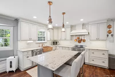 14 Loft Road, Smithtown, NY 11787 - Photo 27