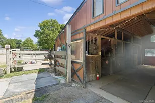 14 Loft Rd, Smithtown, NY 11787 - Photo 7
