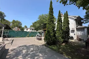 162-17 76th Rd, Flushing, NY 11366 - Photo 3