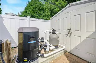 28 Crabtree Ln, Levittown, NY 11756 - Photo 15