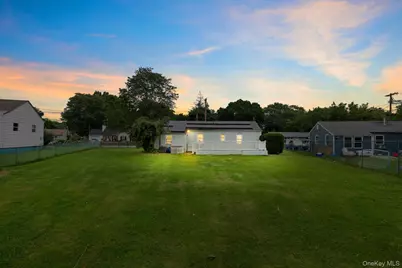 27 Philip Street, Riverhead, NY 11901 - Photo 15