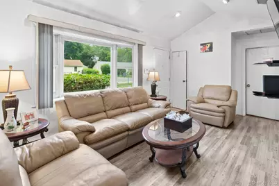 27 Philip Street, Riverhead, NY 11901 - Photo 3