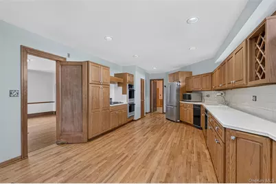 297 E Devonia Avenue, Mount Vernon, NY 10552 - Photo 13