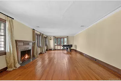 297 E Devonia Avenue, Mount Vernon, NY 10552 - Photo 9