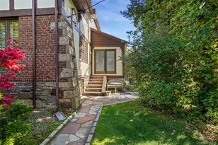 297 E Devonia Ave, Mount Vernon, NY 10552 - Photo 9