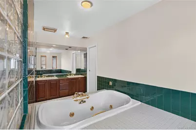 297 E Devonia Avenue, Mount Vernon, NY 10552 - Photo 25