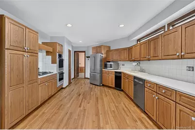 297 E Devonia Avenue, Mount Vernon, NY 10552 - Photo 15