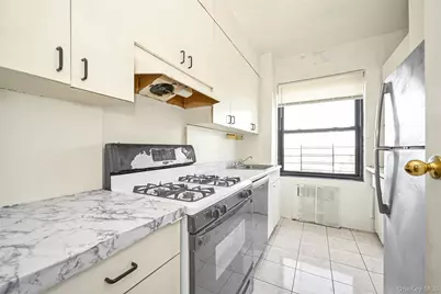 99-60 63rd Road #7Q, Rego Park, NY 11374 - Photo 5
