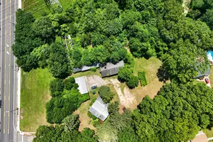 39 Seaman Neck Rd, Dix Hills, NY 11746 - Photo 3