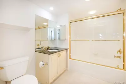 100 Harbor View Drive SW #335, Port Washington, NY 11050 - Photo 17