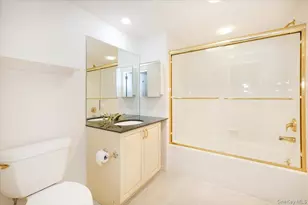 100 Harbor View Dr SW, Port Washington, NY 11050 - Photo 17