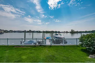 37 Crescent Cove Circle, Seaford, NY 11783 - Photo 39